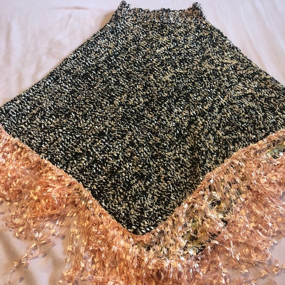 Chenille Poncho with Silky Thread Tassels Border Black/Peach OSFM - Picture 9 of 9